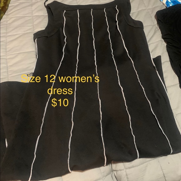 Dresses - Picture 3 of 4